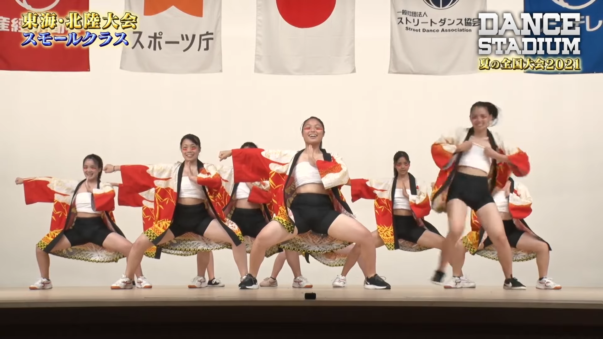 ポロリエロダンス サラシがずり落ちて乳首チラするダンス部女子【動画】 | ぽいちtube