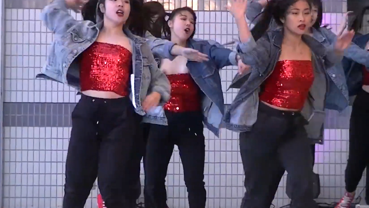 jk ダンス　ポロリ 激しい踊りでおっぱい＆乳首ポロリしてしまった美女【衣装ズレダンス動画】 | ぽいちtube