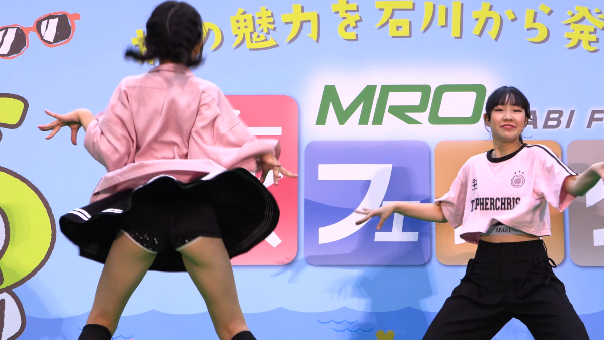 ダンス　パンチラ 